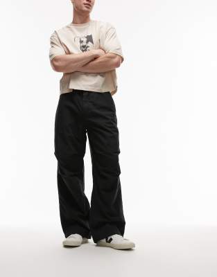 Calvin Klein Jeans – Cargohose in Schwarz mit Tunnelzug | ASOS