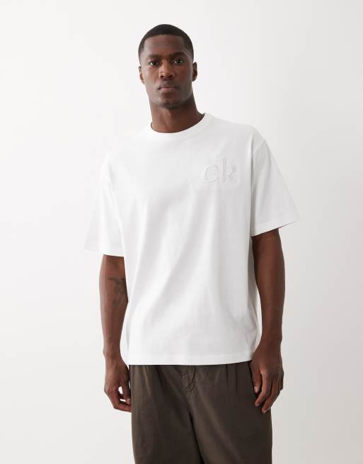 Calvin Klein Jeans chest logo graphic t-shirt in white, 2 of 5