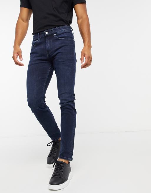 Calvin Klein Jeans – Ciemnoniebieskie jeansy o obcisłym kroju