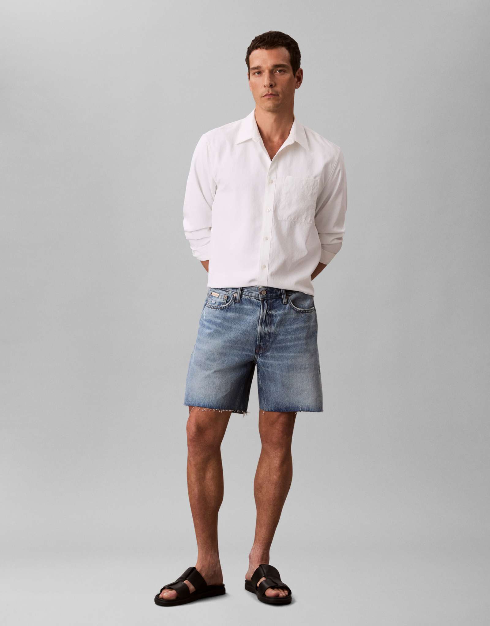Классические джинсовые шорты Calvin Klein Jeans темно-синего цвета