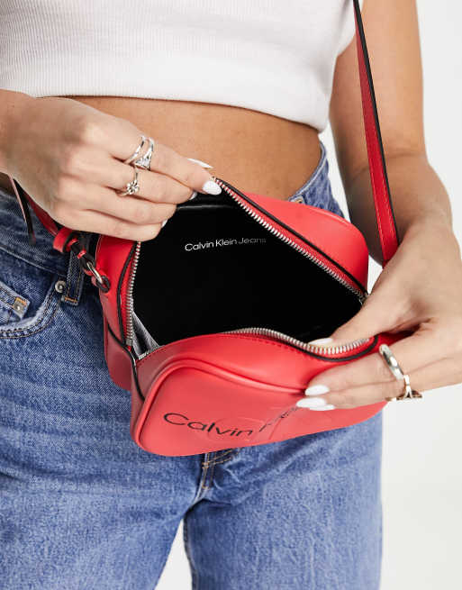 CALVIN KLEIN JEANS - Women's red shoulder bag with embossed logo