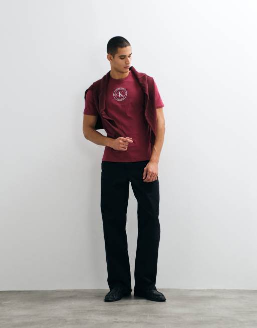 Calvin Klein Jeans crest centre graphic t-shirt in burgundy, 2 of 5