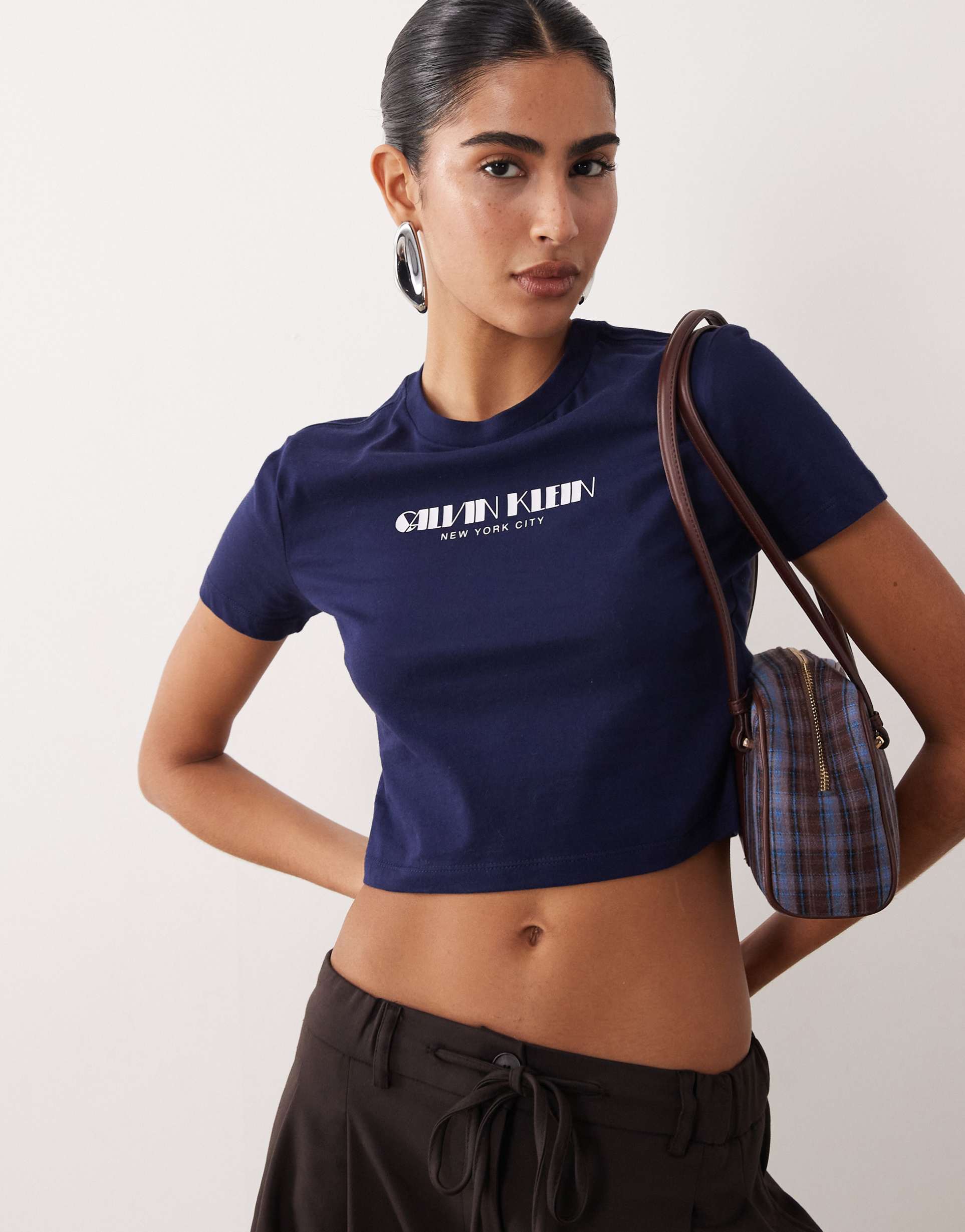 calvin klein jeans cropped baby tee in navy