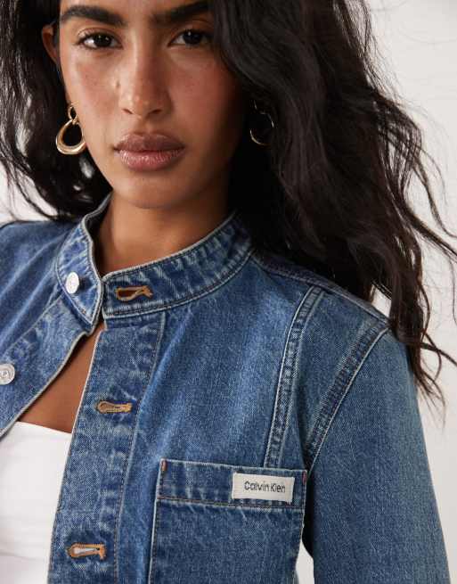 Calvin Klein Jeans cropped denim jack met knoopsluiting en hoogsluitend detail in blauw, 4 van 5