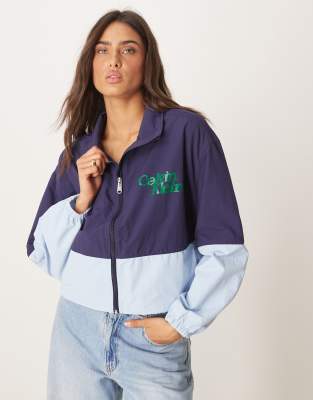 Calvin Klein Jeans - Cropped-Windjacke in Marineblau mit Farbblockdesign