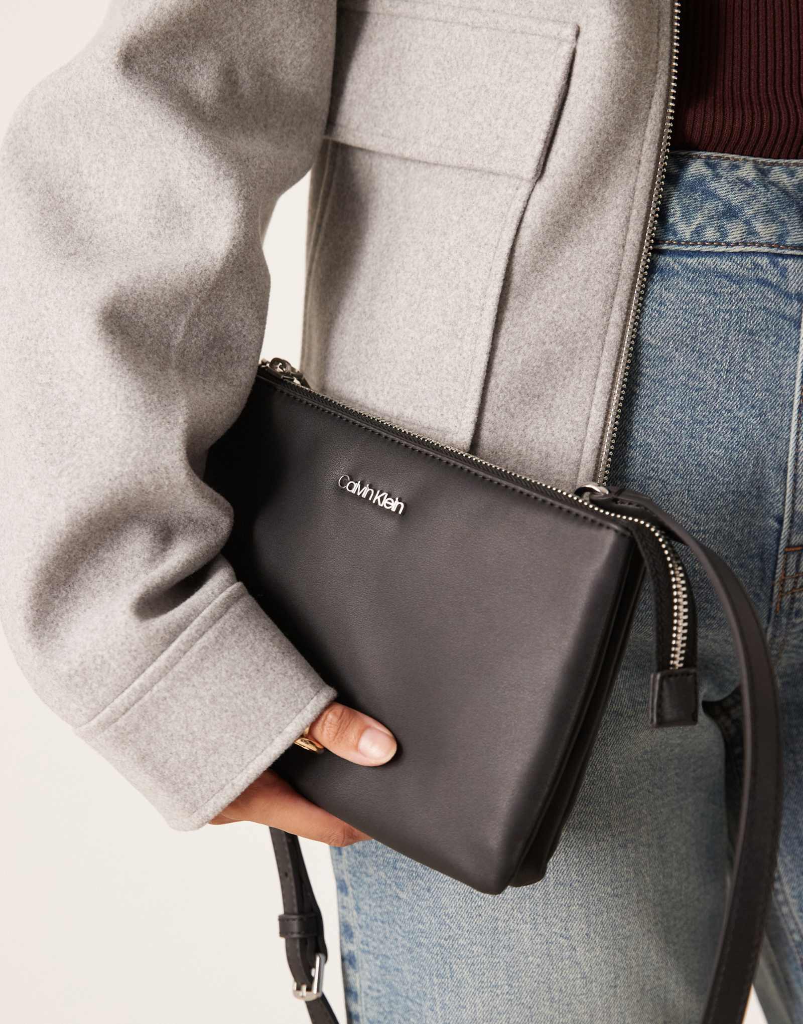Сумка с логотипом Calvin Klein Jeans через плечо черного цвета