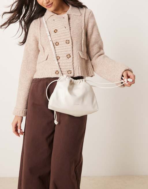 Calvin Klein Jeans - Crossbody tas met trekkoord in gebroken wit