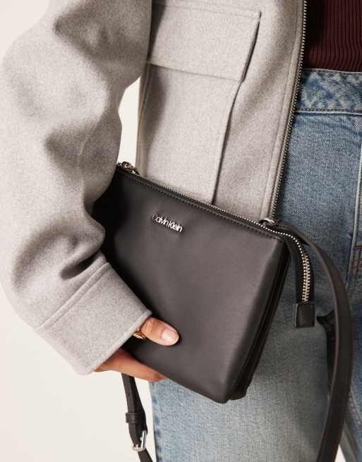 Calvin Klein Jeans - Crossbodytas met logo in zwart