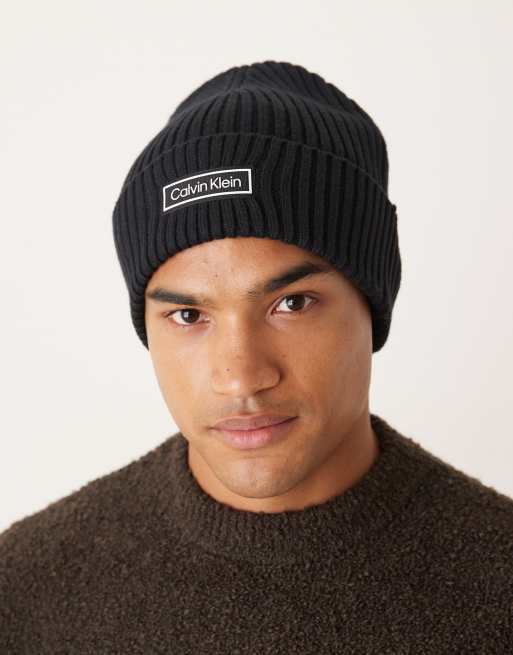 Calvin Klein Jeans – Czapka beanie z grubej, prążkowanej dzianiny w czarnym kolorze, z naszywką