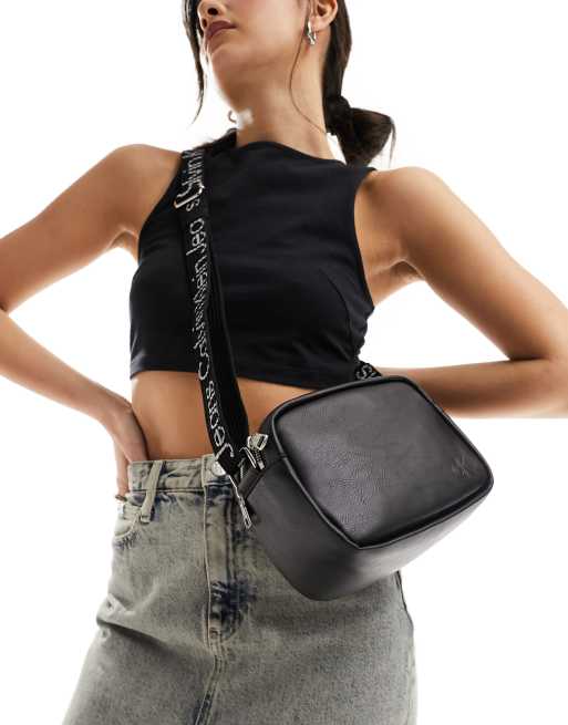 Calvin Klein Jeans – Czarna lekka mała torebka z poliuretanu z podwójnym zamkiem
