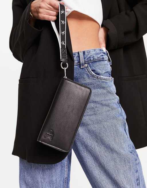 Calvin Klein Jeans – Czarna zapinana na suwak lekka torba z rączką na nadgarstek