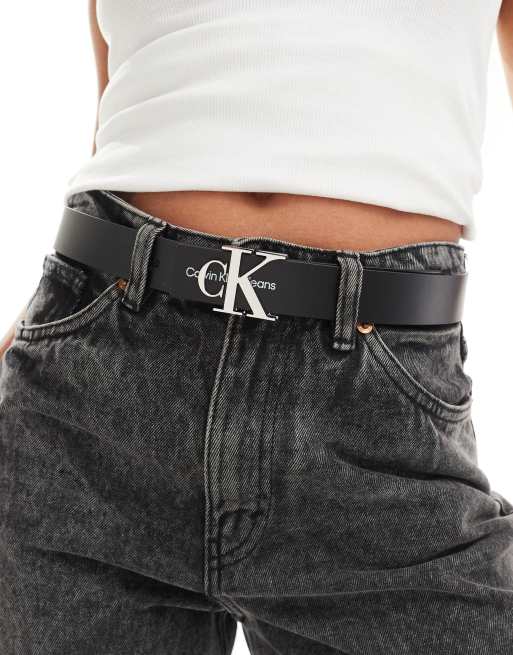 Calvin Klein Jeans – Czarny pasek z metalowym monogramem