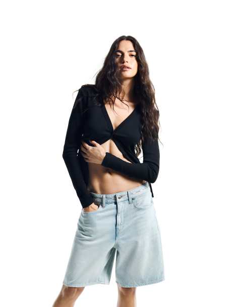 Calvin Klein Jeans – Czarny prążkowany zapinany na guziki top z długimi rękawami - view 1