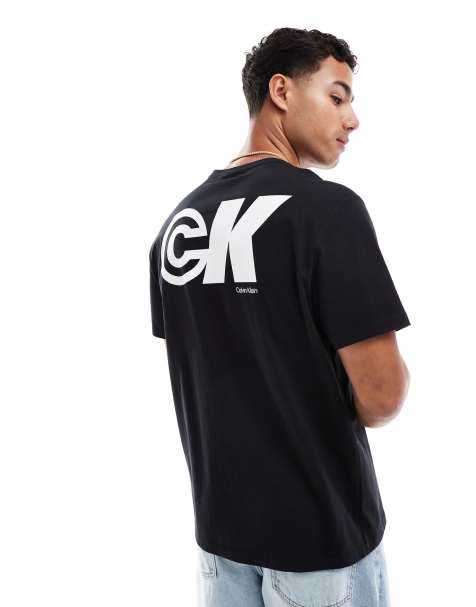 Calvin Klein Jeans – Czarny T-shirt z nadrukiem na plecach - view 1