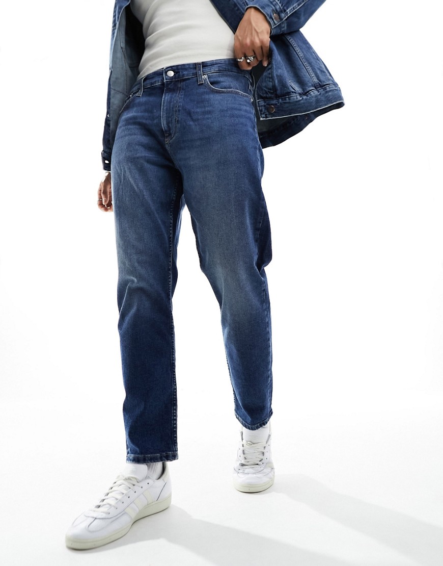 Calvin Klein Jeans dad jeans in mid wash-Blue