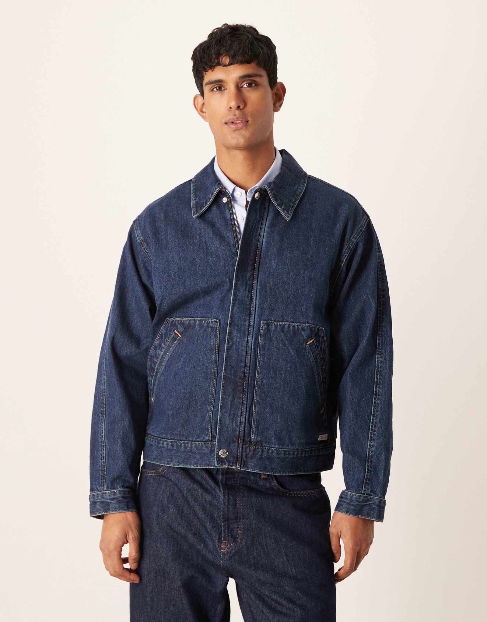 Джинсовая рабочая куртка Calvin Klein Jeans цвета индиго после стирки