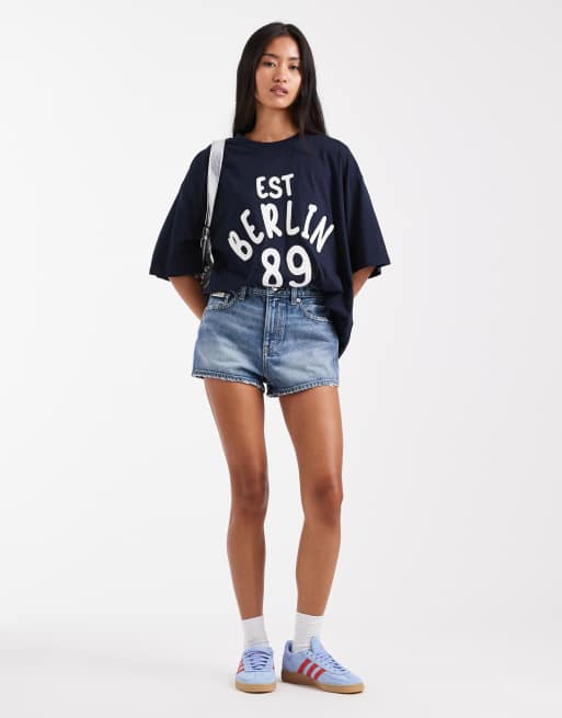 Calvin Klein Jeans - Distressed hotpants van denim in donkere wassing, 4 van 5