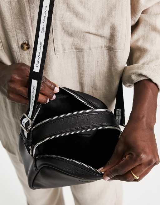 ショルダーバッグ・ポシェット   CKJ Utility l Logo Double Zip Camera Ba Calvin Klein Jeans ultralight PU double zip camera bag in