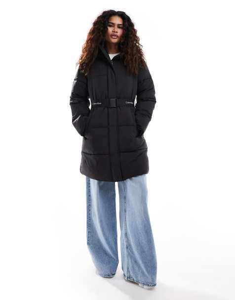 Calvin Klein Jeans – Długa czarna kurtka ocieplana z paskiem i logo - view 1