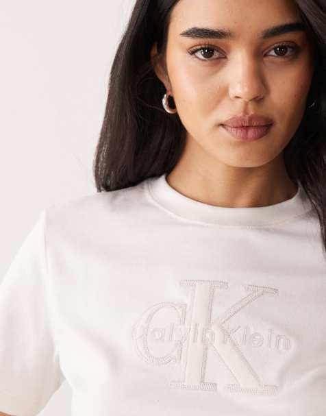 Calvin Klein Jeans - Ecrufarvet firkantet T-shirt med broderiet monogramlogo - view 1