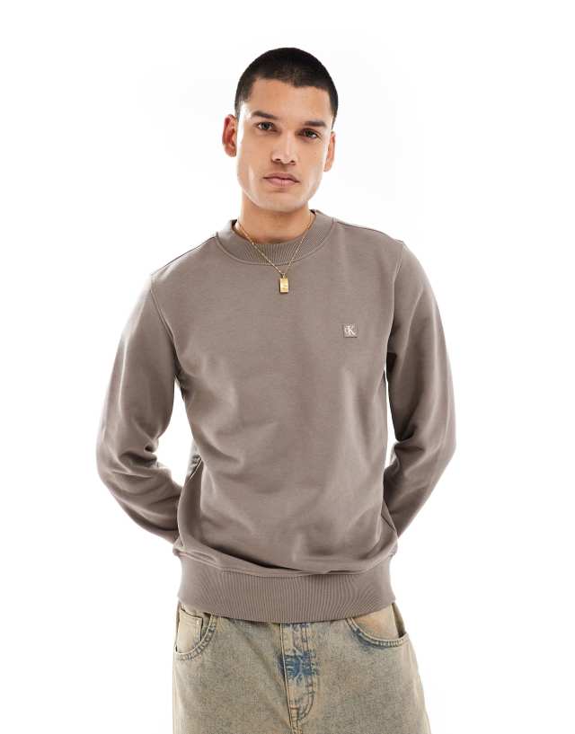 Calvin Klein Jeans - embroidered logo crew neck sweatshirt in beige