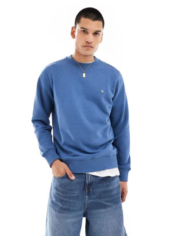 Calvin Klein Jeans - embroidered logo crew neck sweatshirt in mid blue