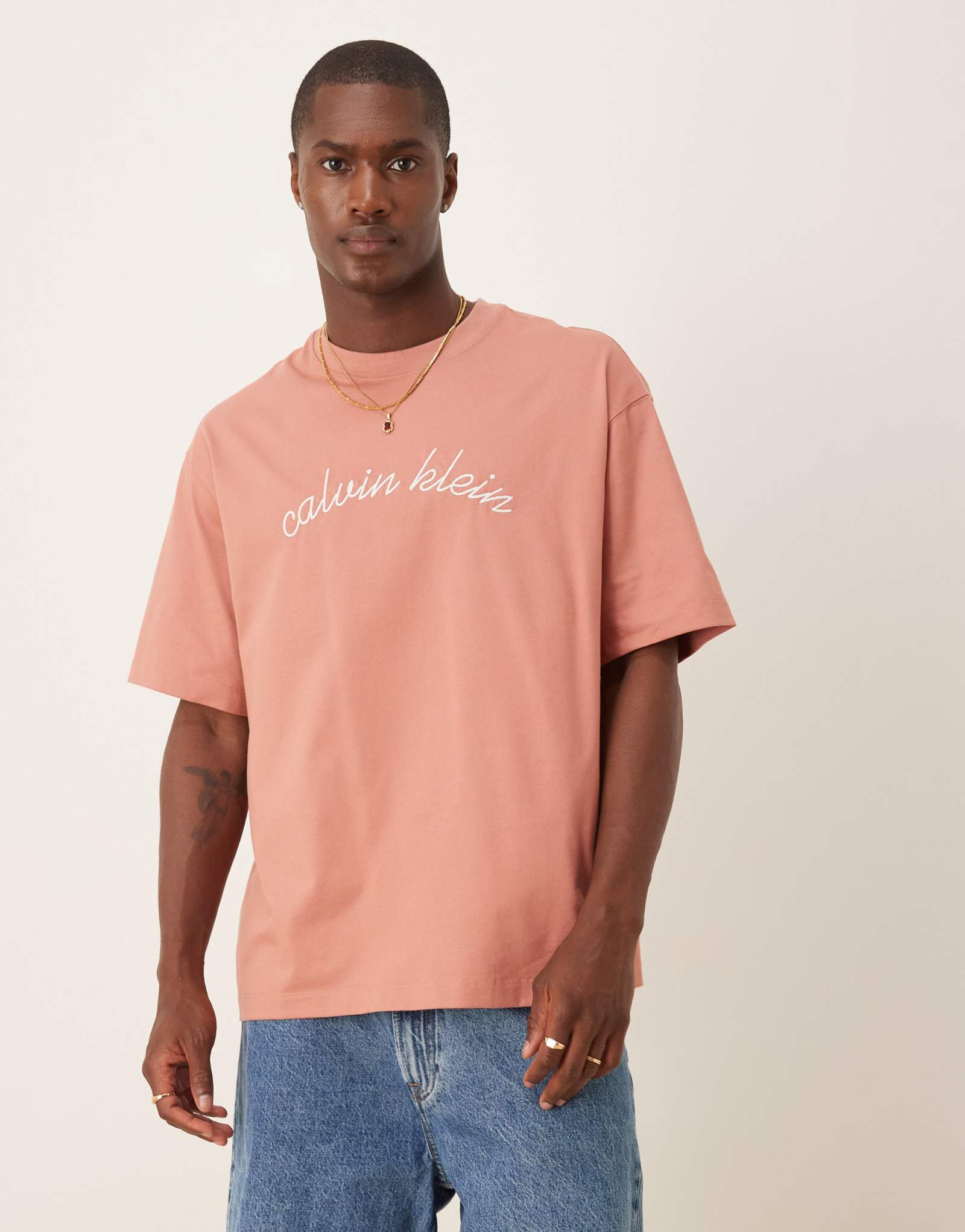 Футболка с вышитым логотипом Calvin Klein Jeans розового цвета