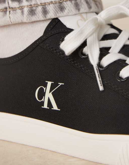 Calvin Klein Jeans - Essential - Gevulkaniseerde sneakers van canvas in zwart en wit, 3 van 5