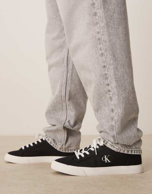 Calvin Klein Jeans - Essential - Gevulkaniseerde sneakers van canvas in zwart en wit, 4 van 5