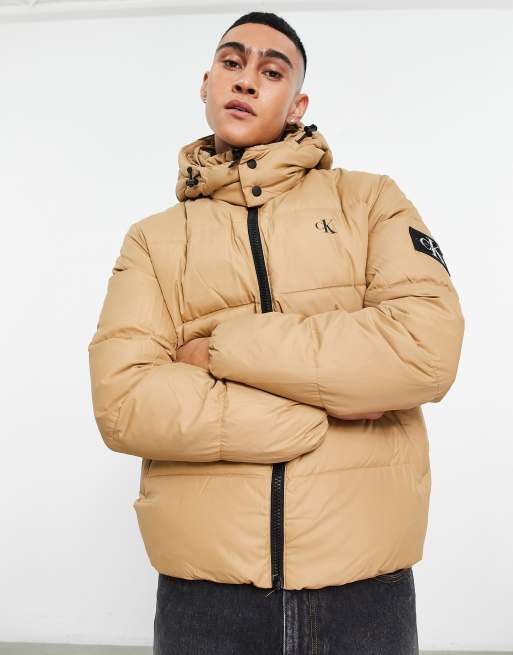 Calvin Klein Jeans essentials logo detatchable hood down puffer jacket in  camel | ASOS