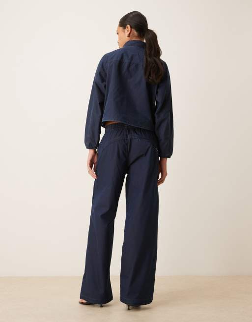 Calvin Klein Jeans – Fallschirmhose aus Nylon-Denim in dunklem Marineblau, Kombiteil, 3 von 5