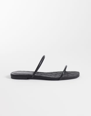 Calvin Klein Jeans - Flache Sandalen aus gestepptem Leder in Schwarz mit eckiger Zehenpartie