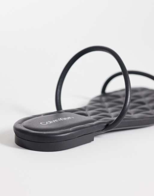 Calvin Klein Jeans – Flache Sandalen aus gestepptem Leder in Schwarz mit eckiger Zehenpartie, 4 von 4