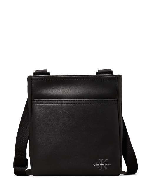 Calvin Klein Jeans – Flache Umhängetasche in Schwarz