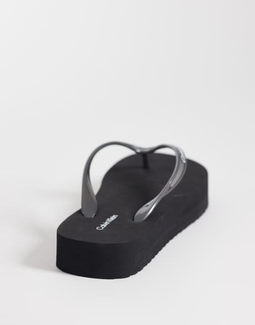 Calvin Klein Jeans flatform metallic flip flop sandal in black, 3 of 4