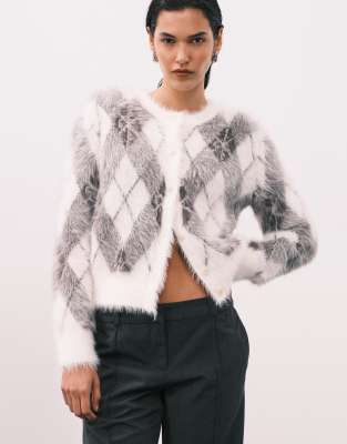 Calvin Klein Jeans - Flauschiger Pullover in Cremeweiß mit Rautenmuster und Monogramm-Logo