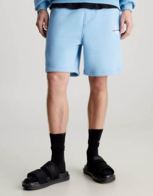 Calvin Klein Jeans – Fleece-Joggingshorts in Nebelblau mit Monogramm