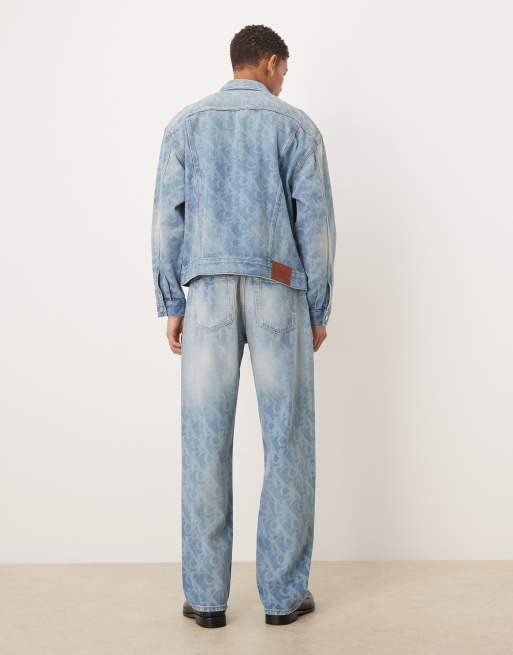 Calvin Klein Jeans – Gerade geschnittene Jeans im 90er-Stil in hellblauer Waschung mit durchgehendem Logoprint, 3 von 5