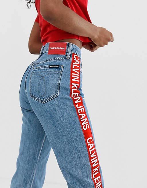 Calvin Klein Jeans – Gerade geschnittene Jeans mit hohem Bund und Logoband  | ASOS