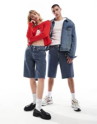 Calvin Klein Jeans - Gerade geschnittene Skater-Shorts im 90er-Stil in grauer Waschung - exklusiv bei ASOS