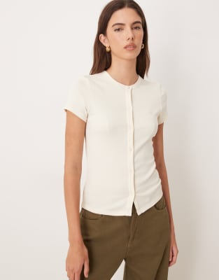 Calvin Klein Jeans - Geripptes Oberteil in Cremeweiß mit Knopfleiste