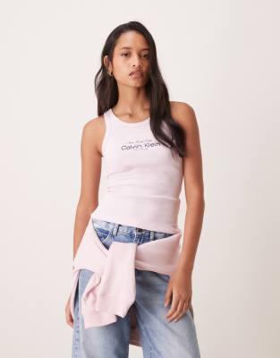 Calvin Klein Jeans - Geripptes Tanktop in Rosa mit Logoprint