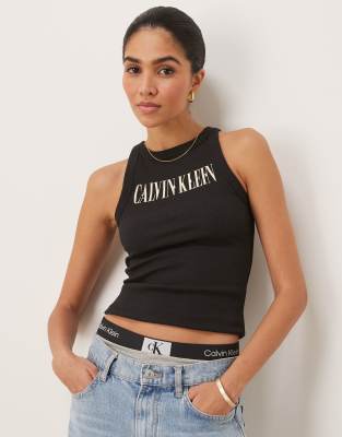 Calvin Klein Jeans - Geripptes Tanktop in Schwarz mit Logo-Schriftzug