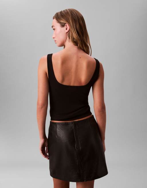 Calvin Klein Jeans – Geripptes Tanktop in Schwarz mit Monogramm-Logo , 2 von 2