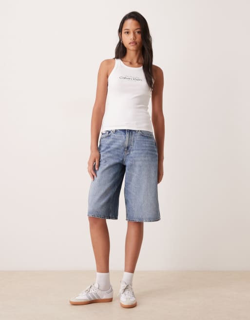 Calvin Klein Jeans – Geripptes Tanktop in Weiß mit Logo-Grafikprint, 3 von 4