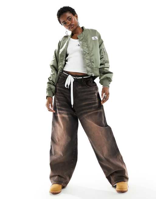 Calvin Klein Jeans - Giacca bomber in raso verde oliva con etichetta del logo, 2 di 4