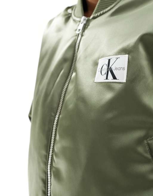 Calvin Klein Jeans - Giacca bomber in raso verde oliva con etichetta del logo, 3 di 4