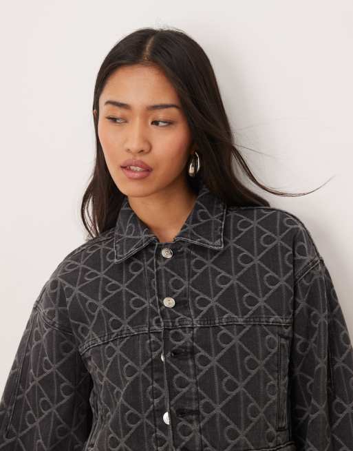 Calvin Klein Jeans - Giacca di jeans nera con stampa di monogramma ed emblema , 3 di 4