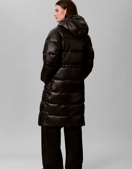 Calvin Klein Jeans glänzender langer Puffer-Mantel mit Kapuze in Schwarz, 4 von 6