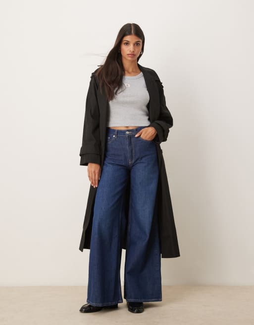 Calvin Klein Jeans – Grå, ribbad, liten t-shirt med vävd märkeslogga, 4 av 4